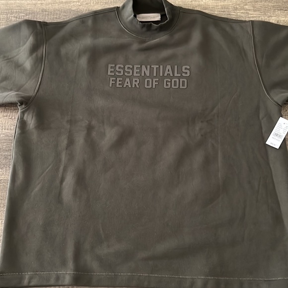 NWT - Essentials Fear Of God Off Black RELAXED Crewneck - Size M - Picture 5 of 11